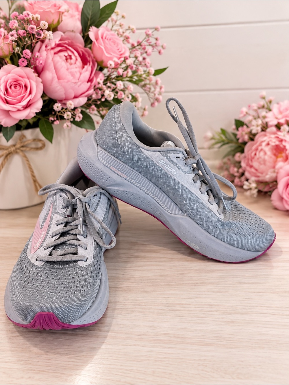 Brooks Adrenaline GTS 24 Grey Pink Support Running Shoes 8.5 Narrow